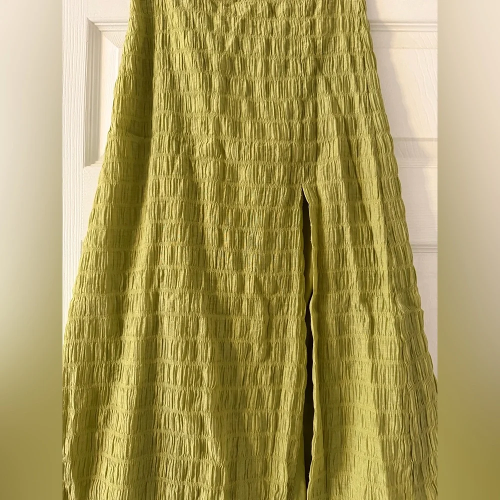 Lulu’s textured green midi skirt